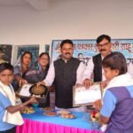 JanjgirChampa Pratibha Samman : धार्मिक नगरी खरौद के मिडिल स्कूल तिवारीपारा में वरिष्ठ पत्रकार कुंजब...