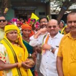 JanjgirChampa News : आदिवासी समाज द्वारा आयोजित विश्व आदिवासी दिवस पर कांग्रेस नेता गोरेलाल बर्मन हु...