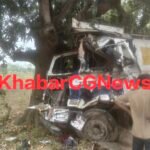 JanjgirChampa Accident : अनियंत्रित होकर पेड़ से टकराया टैंकर, ड्राइवर को आई मामूली चोट, वाहन हुआ क्...