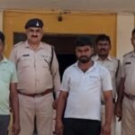 JanjgirChampa Arrest : शराब का परिवहन करने वाले सेल्समेन और मल्टीपर्पश कर्मी को पुलिस ने किया गिरफ्त...