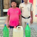Pamgarh Arrest : महुआ शराब के साथ आरोपी चढ़ा पुलिस के हत्थे, महुआ शराब भी जब्त