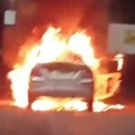 Korba Car Fire : चलती कार में लगी भीषण आग, जान बचाकर भागे कार में सवार शिक्षक और उनका बेटा, फिर...