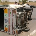 Accident News : दर्शन से लौट रहे श्रद्धालुओं की टाटा मैजिक को डंपर ने मारी जोरदार टक्कर, तीन की मौके...