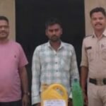 Sakti Arrest : महुआ शराब की अवैध बिक्री करने वाले आरोपी को अड़भार चौकी पुलिस ने किया गिरफ्तार, 7 लीट...