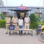 Sakti Arrest : कुधरी गांव से 20 पाव देशी और 15 पाव अंग्रेजी शराब के साथ आरोपी गिरफ्तार, परिवहन में प...