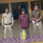 Sakti Arrest : मुरलीडीह सलनी रोड से महुआ शराब बेचने वाला आरोपी गिरफ्तार, 6 लीटर महुआ शराब जब्त, जैजै...