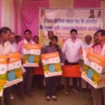 Nawagarh News : 671 किसानों को बैटरी चलित स्प्रेयर, स्प्रिंकलर और ब्रास कटर का वितरण किया गया, जिला ...