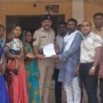 Akaltara News : पोड़ीदल्हा गांव के सरपंच, उपसरपंच सहित सभी पंचों और गांव के लोगों द्वारा गांव में अवै...