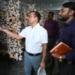 Champa News : कलेक्टर जन्मेजय महोबे ने किया टसर केंद्र महुदा (च) का निरीक्षण, स्व-सहायता समूह की महि...