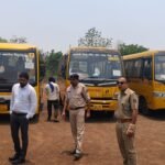 Janjgir News : परिवहन विभाग और यातायात पुलिस की टीम ने 70 स्कूल बसों के फिटनेस की जांच की... 9 में म...