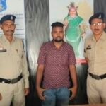 Sheorinarsyan Arrest : बदनाम करने की नियत से इंस्टाग्राम में स्टेटस लगाने वाला 3 साल से फरार आरोपी क...