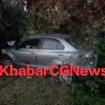 Nawagarh Car Accident : सेमरा गांव के मेन रोड में तेज रफ्तार कार अनियंत्रित होकर पेड़ से टकराई, कार म...