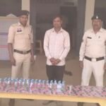 Sakti Arrest : शराब दुकान के आगे से 34 पाव शराब के साथ आरोपी गिरफ्तार, जैजैपुर पुलिस ने की कार्रवाई