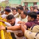 Akaltara News : विधायक राघवेंद्र सिंह के नेतृत्व में BEO ऑफिस का घेराव किया गया, पुलिस के साथ हुई झू...