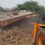 Champa Big News : सरकारी जमीन पर अतिक्रमण पर चला प्रशासन का बुलडोजर, तहसीलदार के नेतृत्व में हुई कार...