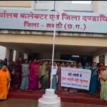 Sakti News : बड़े रबेली गांव में नई शराब दुकान खोलने का महिलाओं ने किया विरोध, कलेक्टोरेट पहुंचकर कले...
