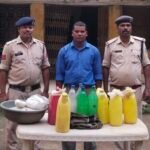 Sakti Arrest : आबकारी मामले में फरार आरोपी को मालखरौदा पुलिस ने किया गिरफ्तार, पुलिस ने 40 लीटर महुआ...