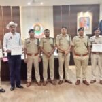JanjgirChampa News : एसपी विजय पांडेय ने उत्कृष्ट कार्य करने वाले 7 पुलिसकर्मियों को सम्मानित किया