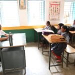 JanjgirChampa News : निरीक्षण में गए कलेक्टर नजर आए शिक्षक की भूमिका में, क्लास ली और छात्रों से सवा...