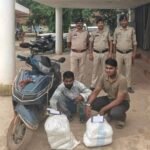Sakti Arrest : 11 किलो गांजा के साथ 2 आरोपी गिरफ्तार, 2 मोबाइल और स्कूटी जब्त, सक्ती पुलिस की कार्रव...