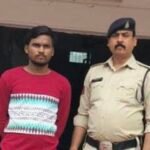 JanjgirChampa Fraud Arrest : बलौदा पुलिस ने फर्जी तरीके से मोबाइल सिम जारी करने वाले फरार आरोपी को ग...