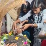 Nawagarh News : नवागढ़ के लिंगेश्वर मंदिर में सावन के तीसरे सोमवार पर भक्तों की भीड़ उमड़ी