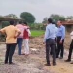 Champa Big News : कोसमंदा गांव में बन रहे हाट बाजार का रायपुर मंडी बोर्ड के अधिकारियों ने किया निरीक...