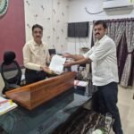 Akaltara News : बिलासपुर संभाग के कमिश्नर सुनील कुमार जैन से अकलतरा विधायक राघवेंद्र कुमार सिंह मुला...