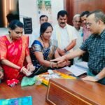 Kisaan School : कलेक्टर और एसपी को किसान स्कूल से जुड़ी महिलाओं ने पहनाई हर्बल राखी, भाजियों के बीज स...