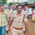 JanjgirChampa Aaropi Julus : पुलिस ने आरोपी का जुलूस निकाला, शराब पीने के लिए रुपये की मांग, नहीं दे...