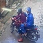 Sakti Loot : सक्ती में बाइक सवार 2 बदमाशों ने महिला से 2 तोले के सोने की चेन की लूट, CCTV फुटेज में ...