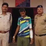 Janjgir Aaropi Jail : पत्नी की हत्या करने वाले आरोपी पति को पुलिस ने भेजा जेल, अस्पताल से डिस्चार्ज ...