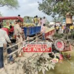 Janjgir Big News : घुंडी नाला पुल में ट्रैक्टर का इंजन लटका, बाल-बाल बचा ड्राइवर, कुछ दिन पहले गेमन ...