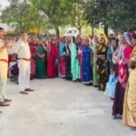 Baradwar News : लोहराकोट गांव की महिलाओं ने बढ़ती नशाखोरी को लेकर महुआ शराब, गांजा की बिक्री बंद करान...