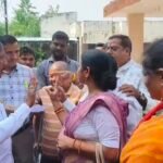 Champa Big News : बेतहाशा बिजली बिल को लेकर पार्षदों के नेतृत्व में स्थानीय लोगों ने विद्युत मण्डल क...