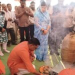 Sakti News : चरौदा और सकर्रा सेवा सहकारी समिति में धान खरीदी का प्रदेश कार्यसमिति सदस्य संयोगिता सिं...