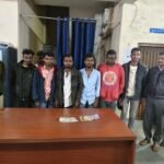 Akaltara Arrest : कोटगढ़ गांव से जुआ खेलने वाले 8 जुआरी पुलिस के हत्थे चढ़े, जुआरियों से 11 हजार 8 सौ ...