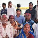 Nawagarh News : आदर्श ग्राम पंचायत केरा में 192 वरिष्ठजन को शॉल, श्रीफल देकर किया गया सम्मानित