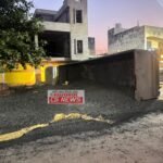 JanjgirChampa Accident : पामगढ़ में मुख्य मार्ग पर ट्रेलर पलटा, केबिन में फंस गया था हेल्पर, ड्राइवर ...