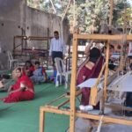 Champa-Seoni News : बिहान की महिलाएं सीख रही दरी से तसर कपड़ा बनाने की कला, सिवनी में 45 दिवसीय कौशल ...