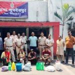 Raigarh Big News : महुआ शराब की अवैध बिक्री के खिलाफ भूपदेवपुर क्षेत्र में पुलिस व आबकारी विभाग की स...