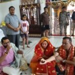 Janjgir : कलेक्टर जन्मेजय महोबे सपत्नीक पहुंचे खोखरा के मनकादाई मंदिर, नवरात्रि के पहले दिन पूजा-अर्...