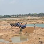 JanjgirChampa Action : कलेक्टर के निर्देश पर अवैध रेत उत्खनन पर कार्रवाई, 200 ट्रैक्टर अवैध रेत नदी ...