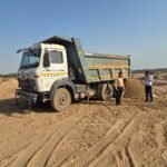 Champa Big News : चाम्पा SDM के नेतृत्व में रेत के अवैध परिवहन पर कार्रवाई, 1 हाइवा और 2 ट्रैक्टर जब...