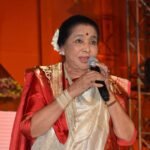 Asha Bhosle Died : 8 दशक का करियर, 12 हजार गाने! गिनीज बुक में दर्ज किया नाम, कहानी सुरों की मल्लिका...
