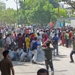 पुलिस की जीप समेत 5 गाड़ियां फूंकी, वेतन बढ़ाने की मांग पर अड़े हजारों श्रमिक; हाई अलर्ट पर पुलिस