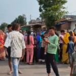 Janjgir RoadBlock : बिजली की समस्या से त्रस्त ग्रामीण सड़क पर उतरे, चक्काजाम से वाहनों की लगी कतार, आ...
