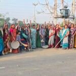 Champa News : कोसमंदा गांव में सफाई अभियान चलाया गया, सरपंच, पंच, मितानिन, आंगनबाड़ी सहायिका, सफाई कर...