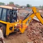JanjgirChampa Action : सरकारी जमीन में बन रहे गोदाम पर प्रशासन ने बुलडोजर चलाया, पामगढ़ तहसीलदार रहे ...
