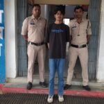 Akaltara Arrest : बाइक में बैठकर सिगरेट पीने की बात को लेकर चाकू एवं चेन से जानलेवा हमला करने वाला आ...